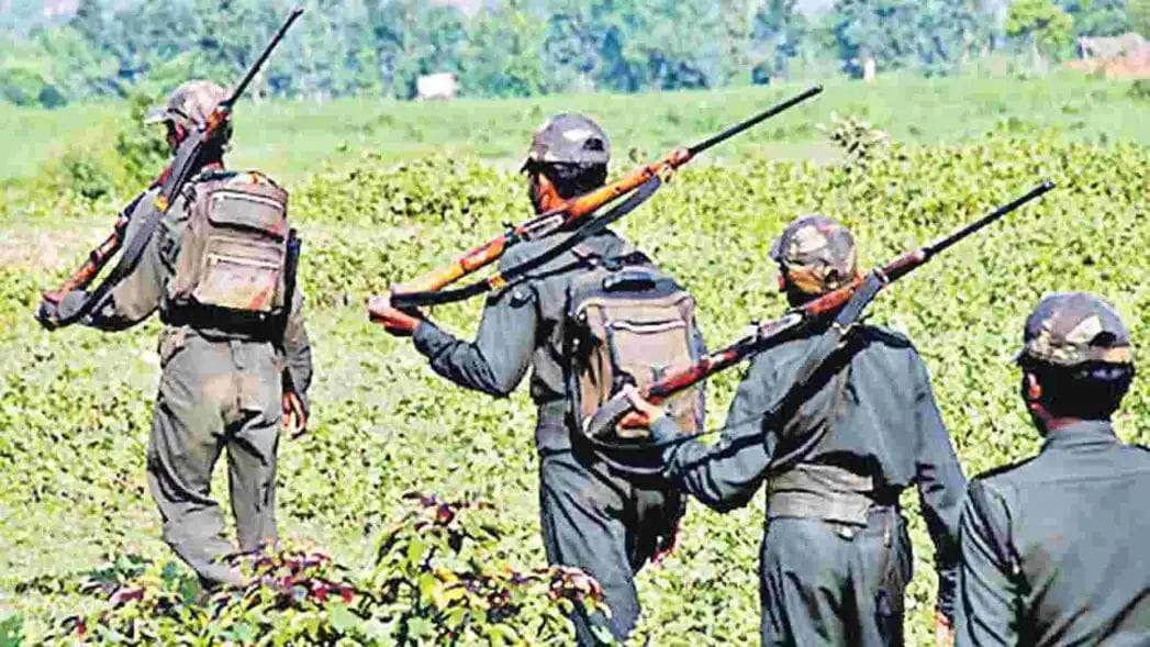 ఏపీలో ముగిసిన మావోయిస్టుల కథ<br><br>ఎన్‌కౌంటర్లు, లొంగుబాట్లతో ఉనికి కోల్పోయిన పార్టీ<br><br>మిగిలిన ఒకే ఒక్కడు చెల్లూరి నారాయణరావు<br><br>నేడు దళంతో సహా డీజీపీ ముందు లొంగుబాటు<br><br>